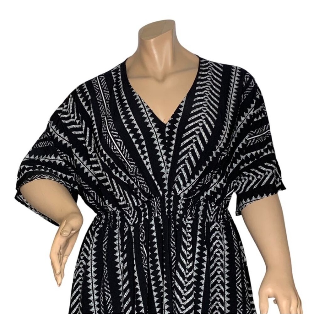 BloomChic Casual Striped Lightweight Black and White Short Sleeve Maxi Dress - Picture 8 of 16
